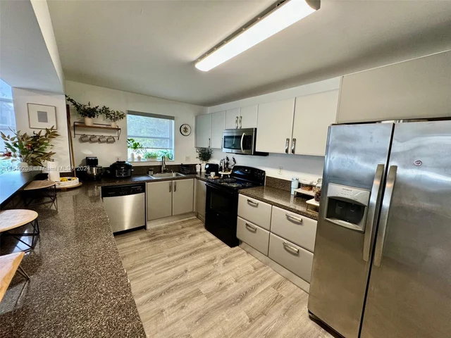 2780 NE 183rd St # 302, Aventura FL 33160