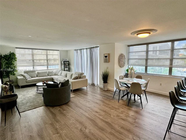 2780 NE 183rd St # 302, Aventura FL 33160