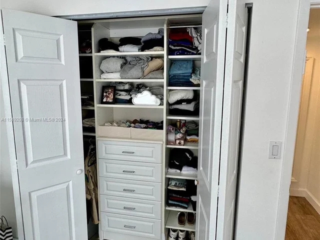 2780 NE 183rd St # 302, Aventura FL 33160