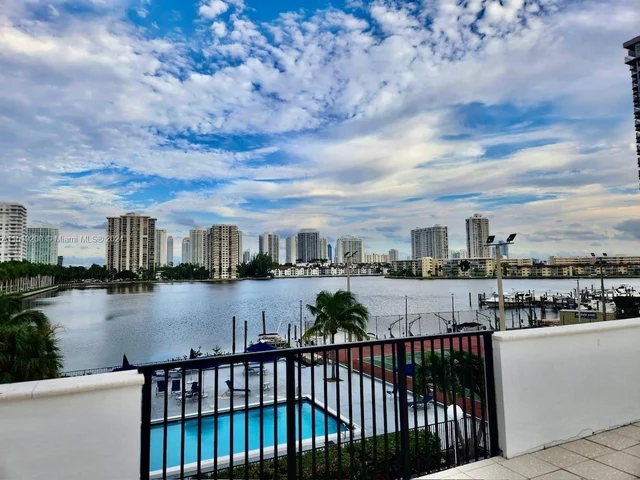 2780 NE 183rd St # 302, Aventura FL 33160