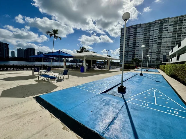 2780 NE 183rd St # 302, Aventura FL 33160