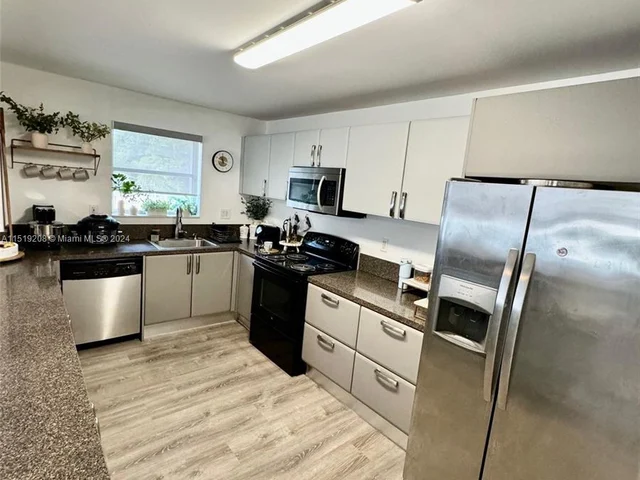 2780 NE 183rd St # 302, Aventura FL 33160