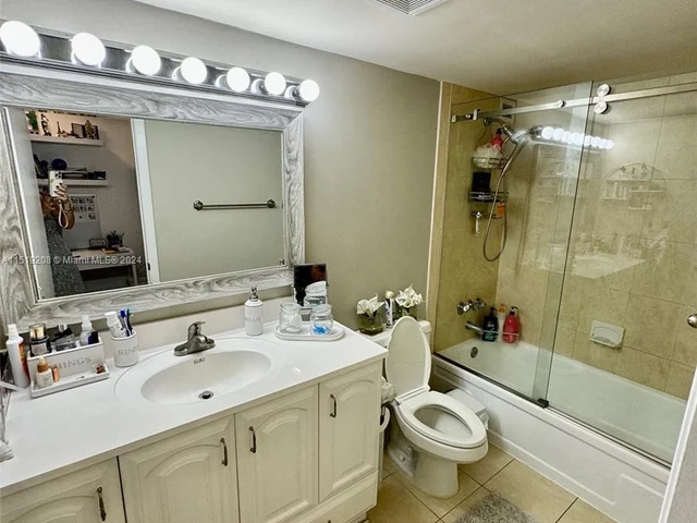 2780 NE 183rd St # 302, Aventura FL 33160