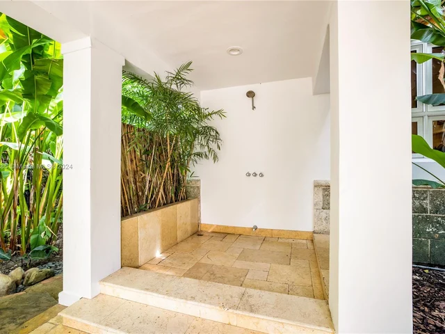 27 Tahiti Beach Island Rd, Coral Gables FL 33143