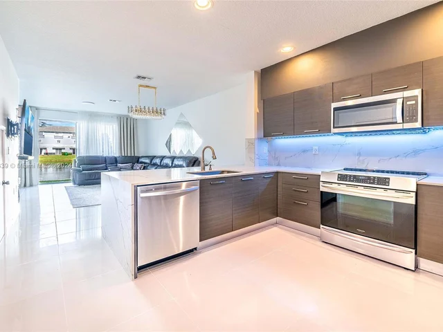 3427 NW 13th St # 3427, Lauderhill FL 33311