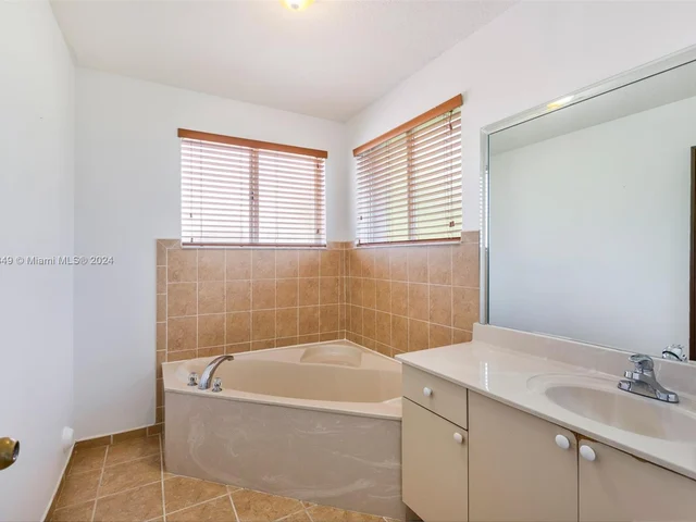 6001 SW 163rd Pl, Miami FL 33193