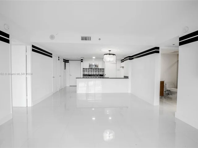 50 Biscayne Blvd # 1811, Miami FL 33132