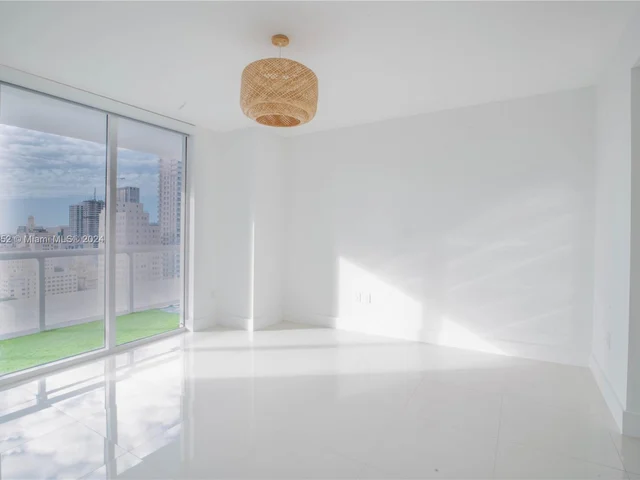 50 Biscayne Blvd # 1811, Miami FL 33132