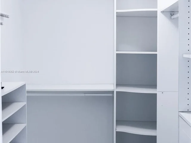 50 Biscayne Blvd # 1811, Miami FL 33132