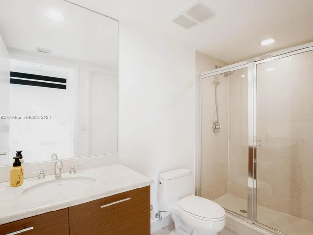 50 Biscayne Blvd # 1811, Miami FL 33132