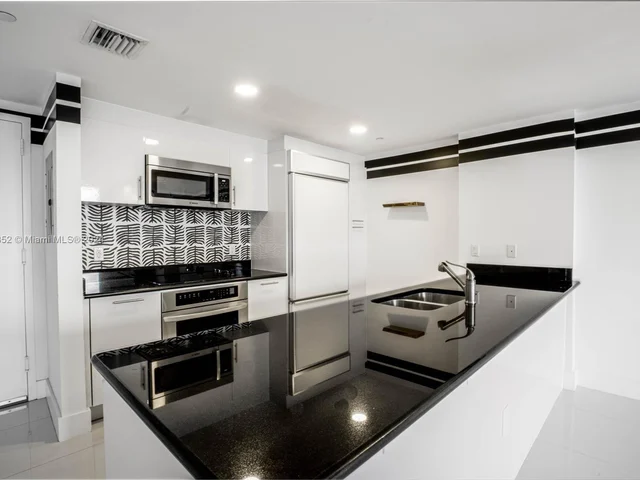 50 Biscayne Blvd # 1811, Miami FL 33132