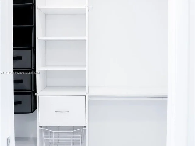 50 Biscayne Blvd # 1811, Miami FL 33132