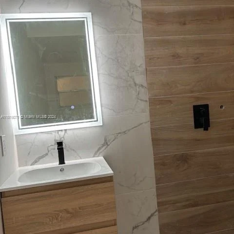 1075 93rd St # 102, Bay Harbor Islands FL 33154