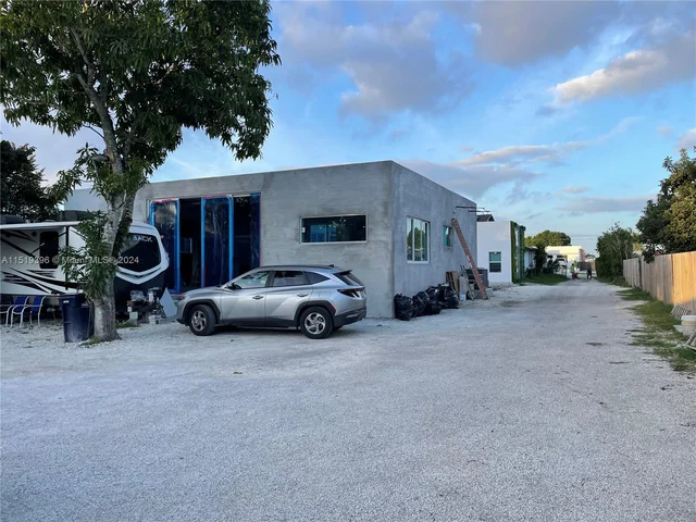 3831 SW 130 ave, Miami FL 33175