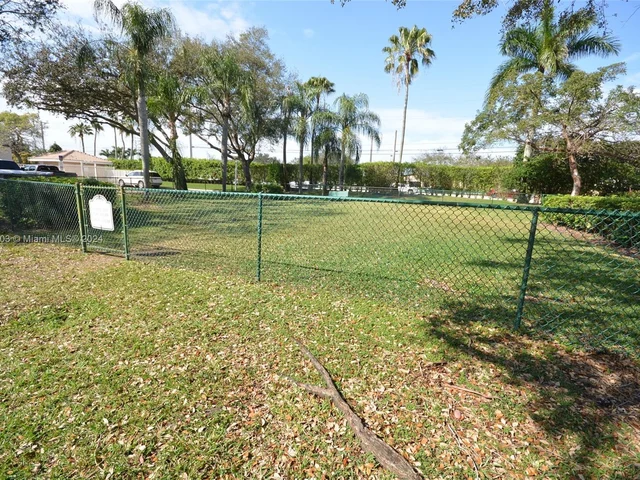 4161 W Silverado Cir, Davie FL 33024