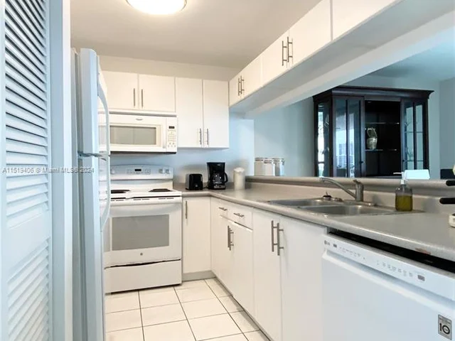 17800 N Bay Rd # 405, Sunny Isles Beach FL 33160