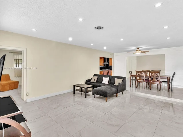 636 SW 4th Ct # 636, Hallandale Beach FL 33009