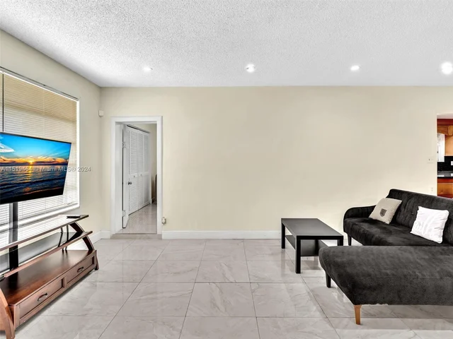 636 SW 4th Ct # 636, Hallandale Beach FL 33009