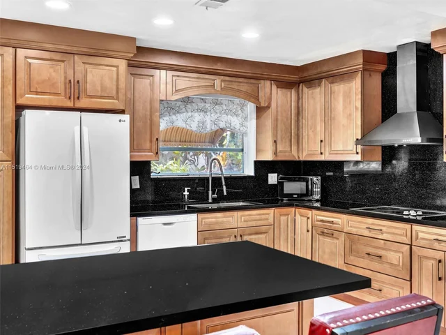 636 SW 4th Ct # 636, Hallandale Beach FL 33009