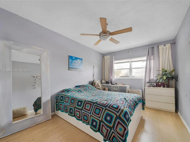 467 Golden Isles Dr # 108, Hallandale Beach FL 33009