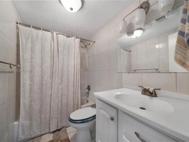 467 Golden Isles Dr # 108, Hallandale Beach FL 33009