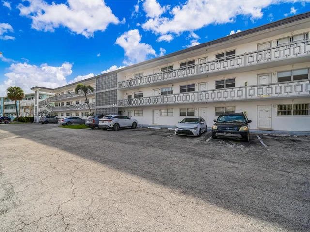 467 Golden Isles Dr # 108, Hallandale Beach FL 33009