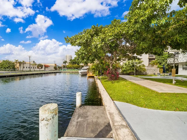 467 Golden Isles Dr # 108, Hallandale Beach FL 33009