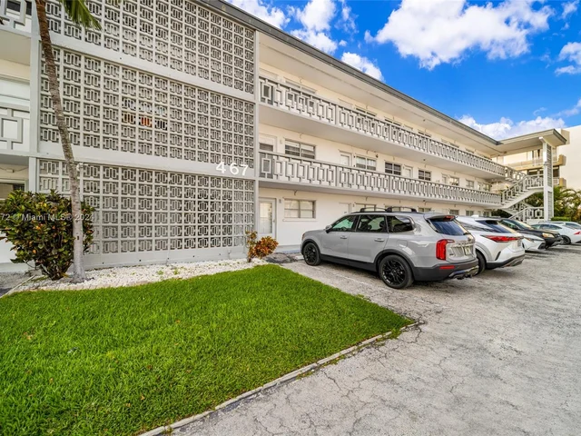 467 Golden Isles Dr # 108, Hallandale Beach FL 33009