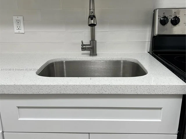 2588 NE 182nd Ter # F, North Miami Beach FL 33160