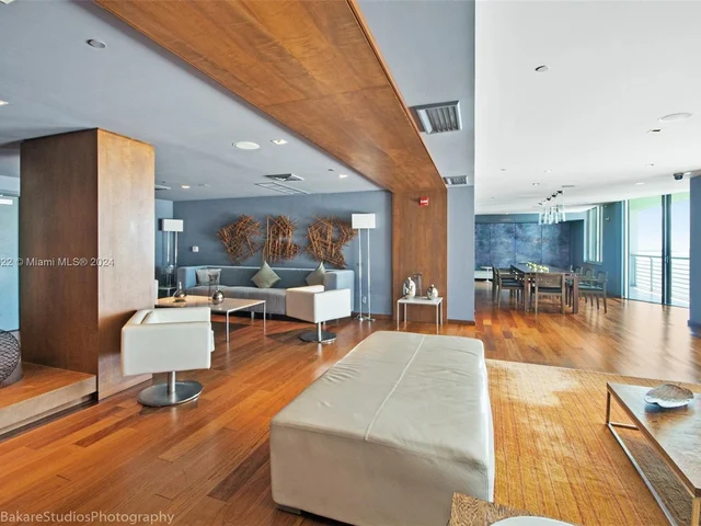 325 S Biscayne Blvd # 1220, Miami FL 33131