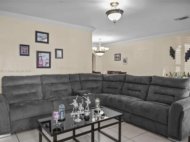 19310 NW 48th Ct, Miami Gardens FL 33055