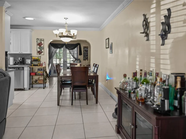 19310 NW 48th Ct, Miami Gardens FL 33055