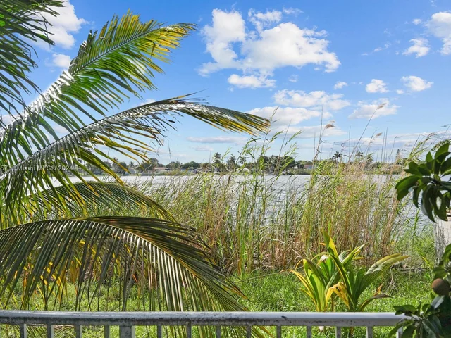 19310 NW 48th Ct, Miami Gardens FL 33055