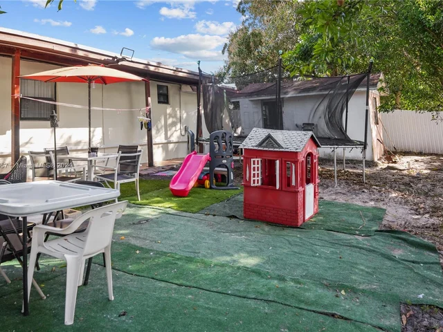 19310 NW 48th Ct, Miami Gardens FL 33055