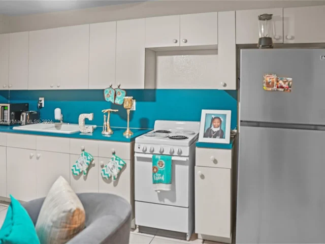 19310 NW 48th Ct, Miami Gardens FL 33055