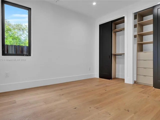 118 NW 45th St, Miami FL 33127