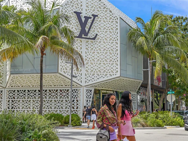 118 NW 45th St, Miami FL 33127