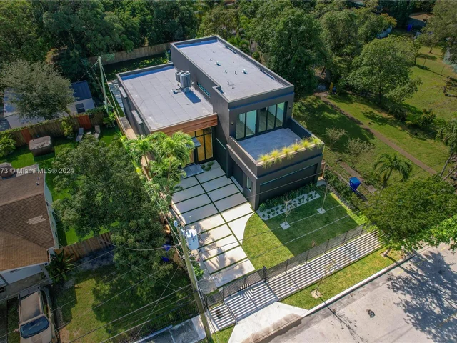 118 NW 45th St, Miami FL 33127