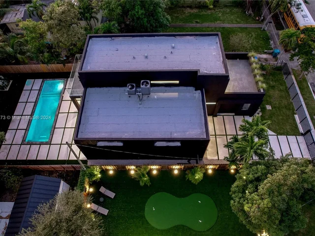 118 NW 45th St, Miami FL 33127