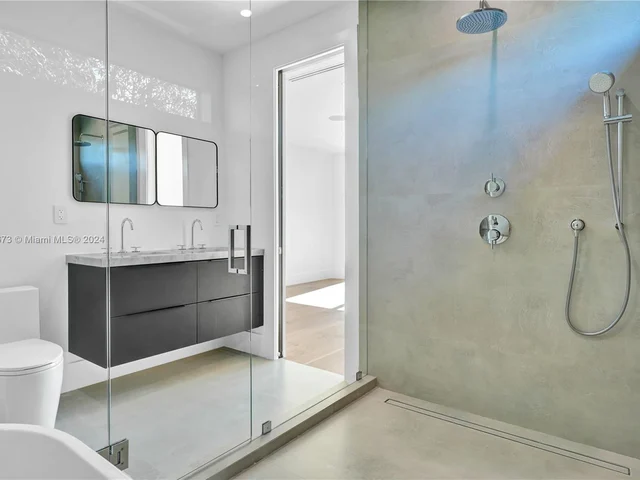 118 NW 45th St, Miami FL 33127