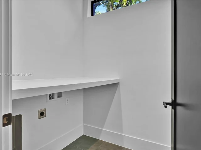 118 NW 45th St, Miami FL 33127