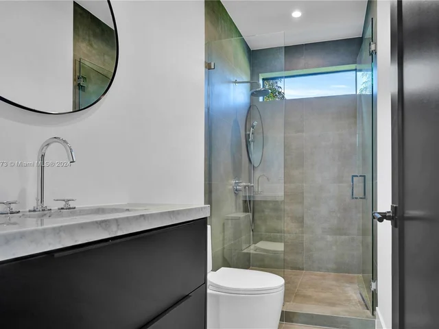 118 NW 45th St, Miami FL 33127