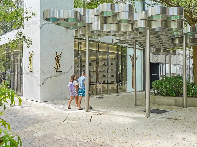 118 NW 45th St, Miami FL 33127