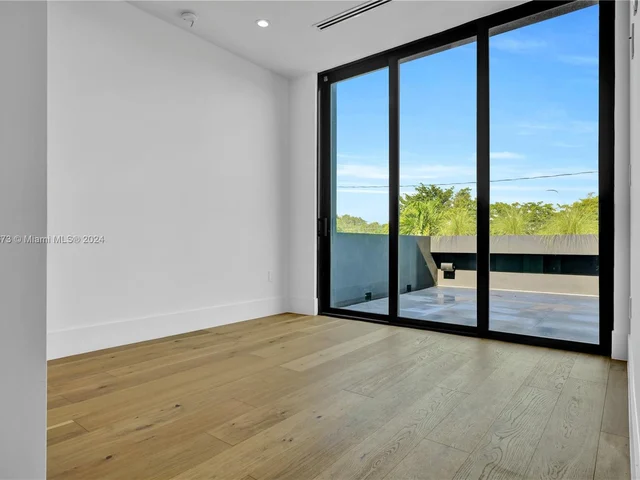 118 NW 45th St, Miami FL 33127