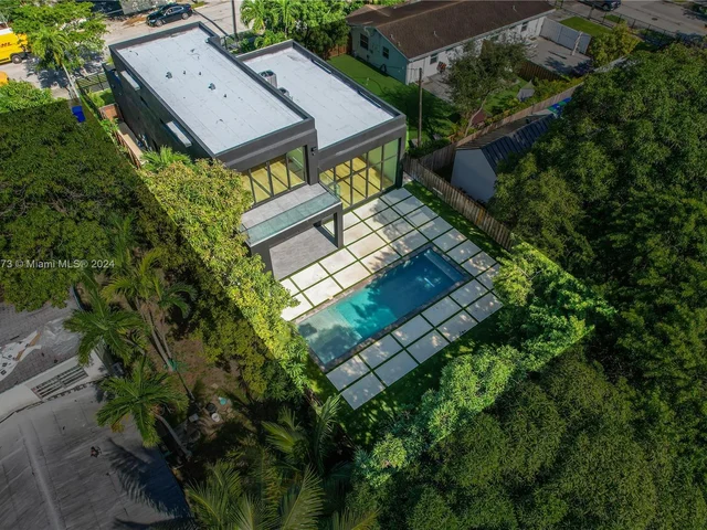 118 NW 45th St, Miami FL 33127