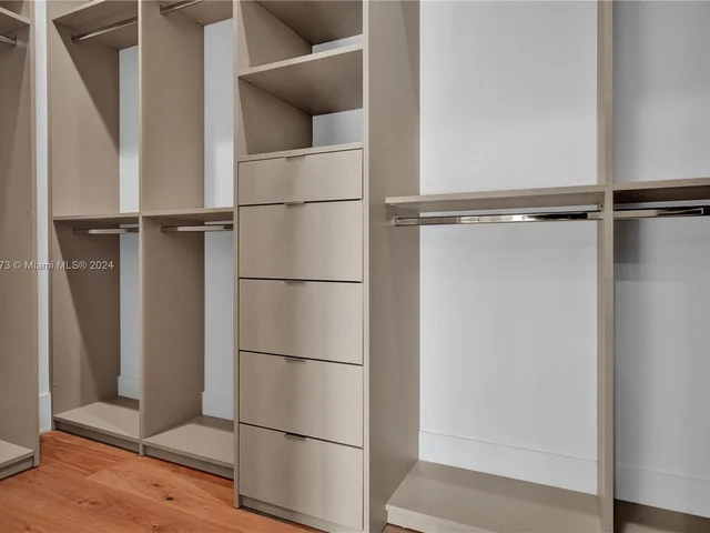 118 NW 45th St, Miami FL 33127