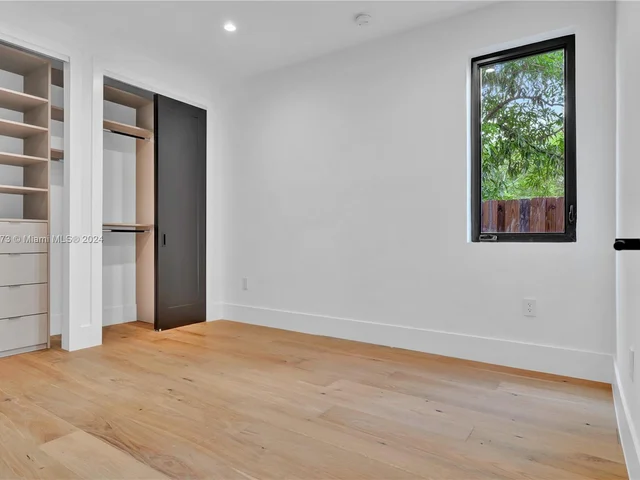 118 NW 45th St, Miami FL 33127