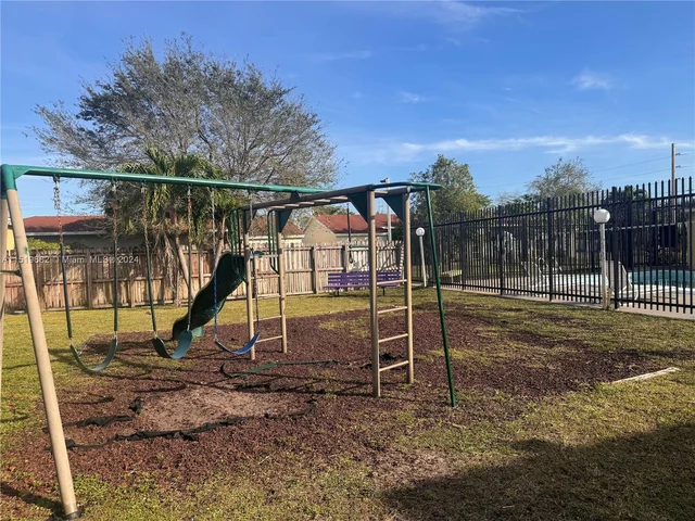 819 NE 214th Ln # 1, Miami FL 33179