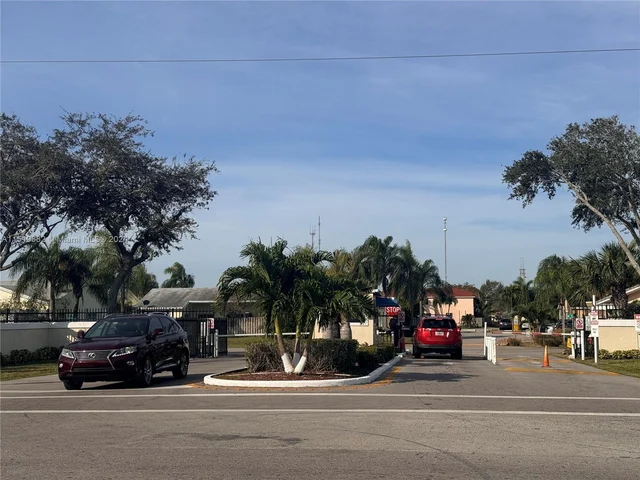 819 NE 214th Ln # 1, Miami FL 33179