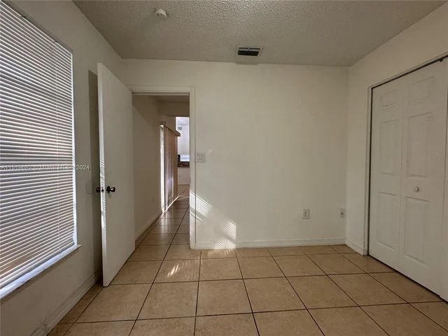 819 NE 214th Ln # 1, Miami FL 33179